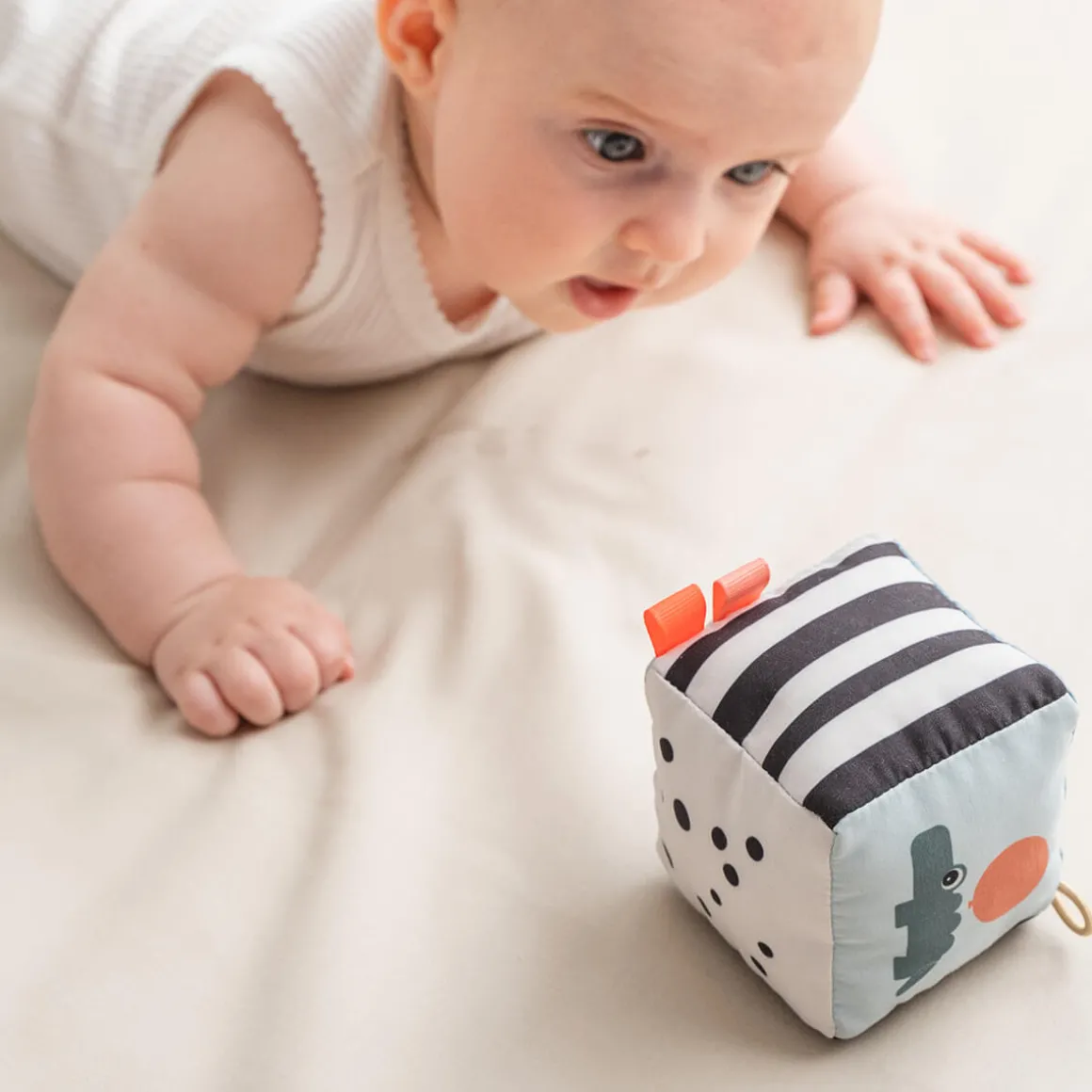 Contrast baby cube - Happy clouds - Colour mix