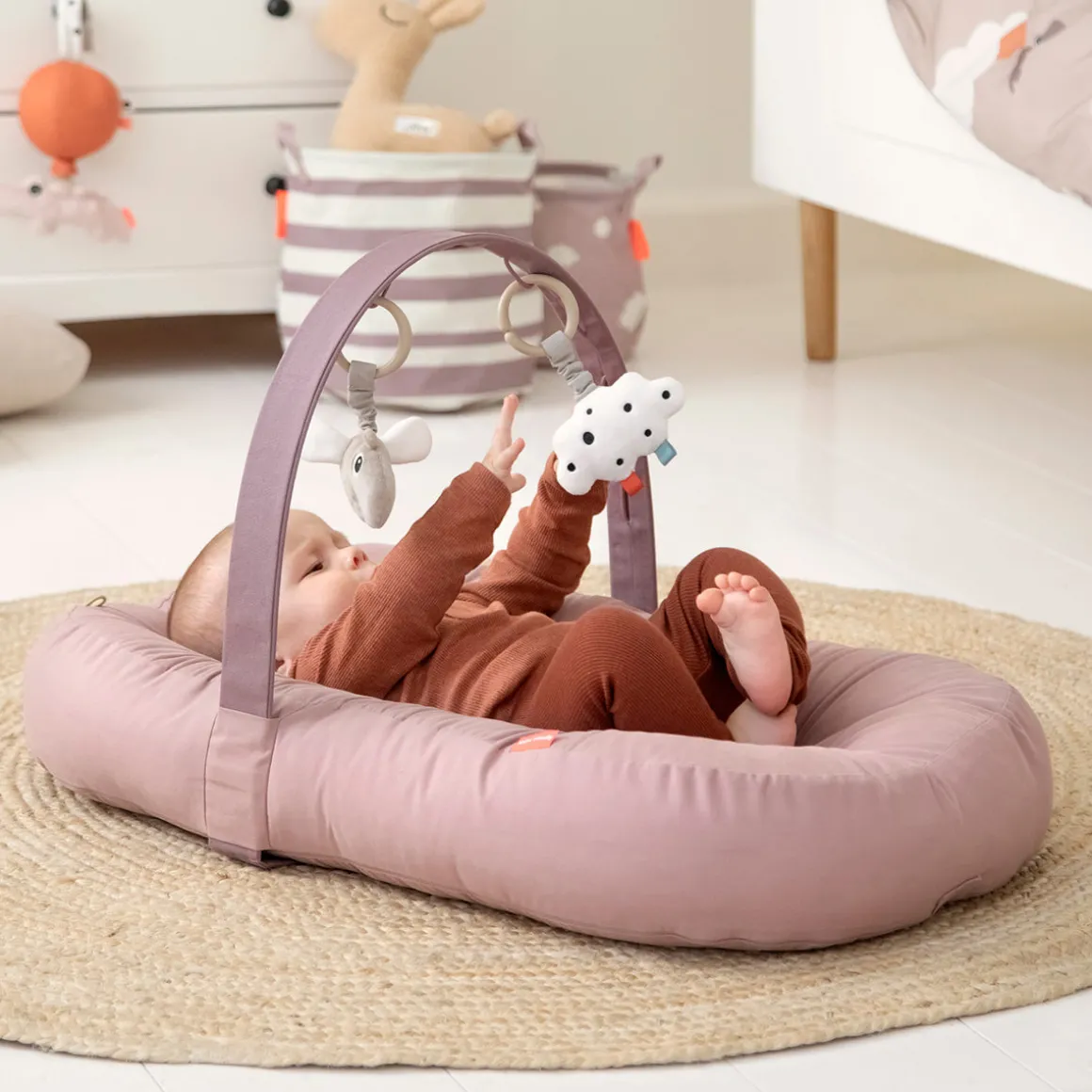 Cozy lounger with activity arch - Raffi - Blue