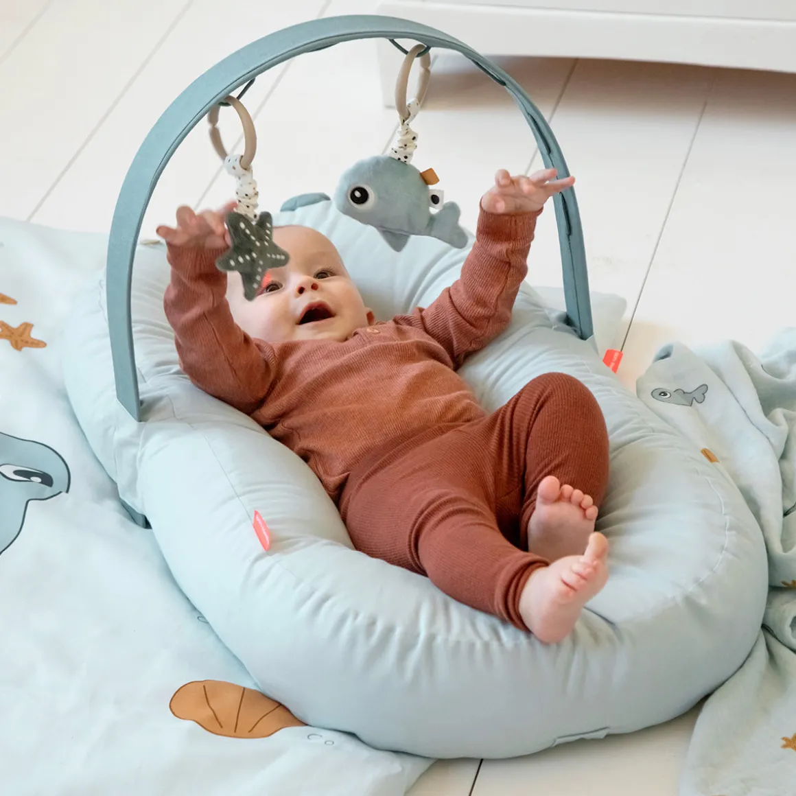 Hanging activity toy 2 pcs - Wally - Blue