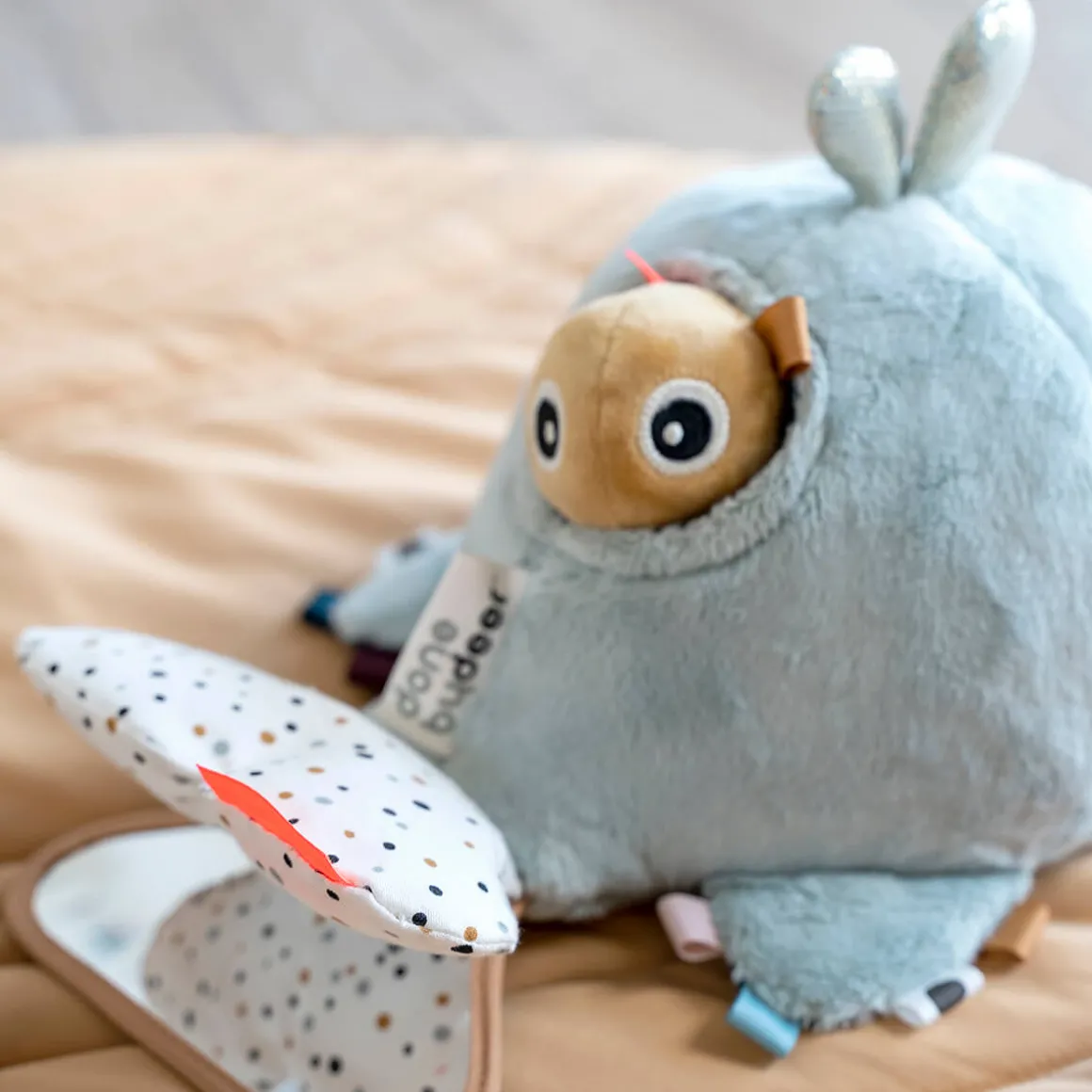 Hide & Seek activity toy - Wally - Blue