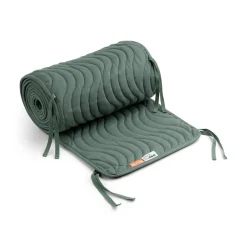 Quilted bed bumper with strings - Waves - Green