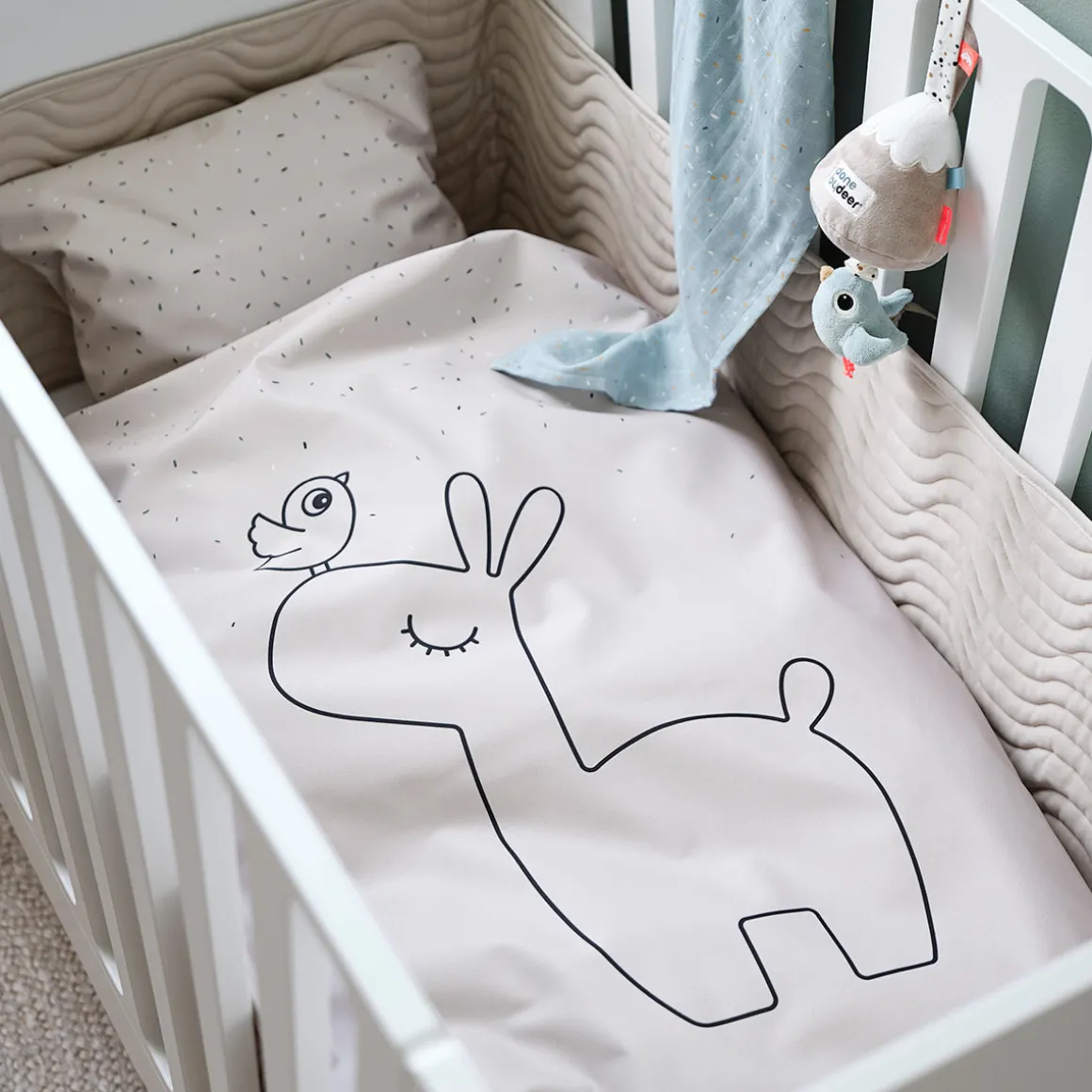 Quilted bed bumper with strings - Waves - Sand