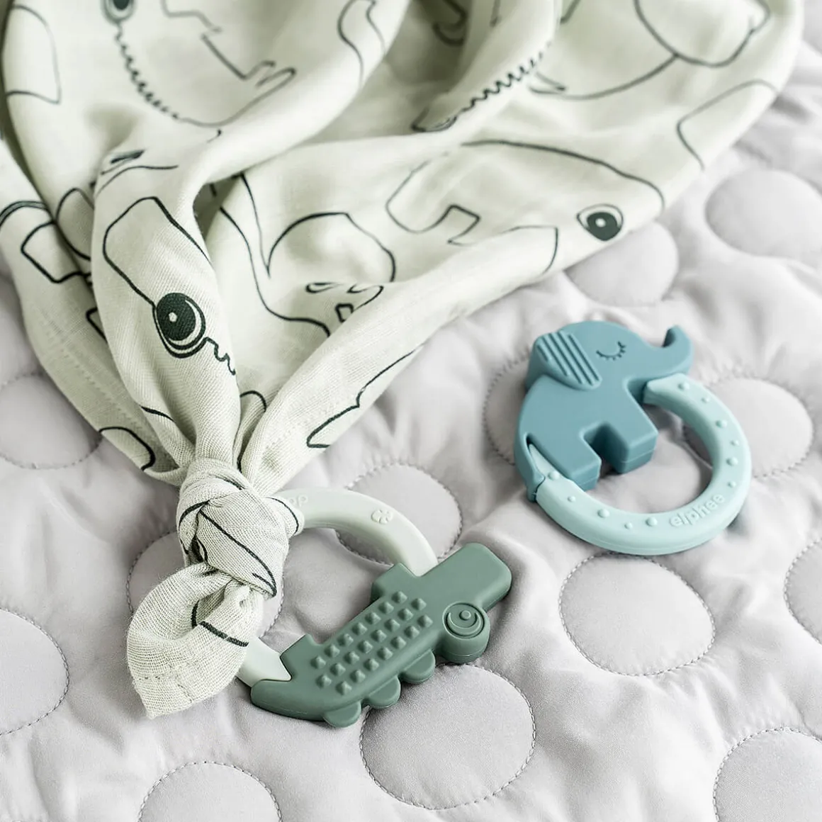 Teether 2-pack - Deer friends - Green/Blue