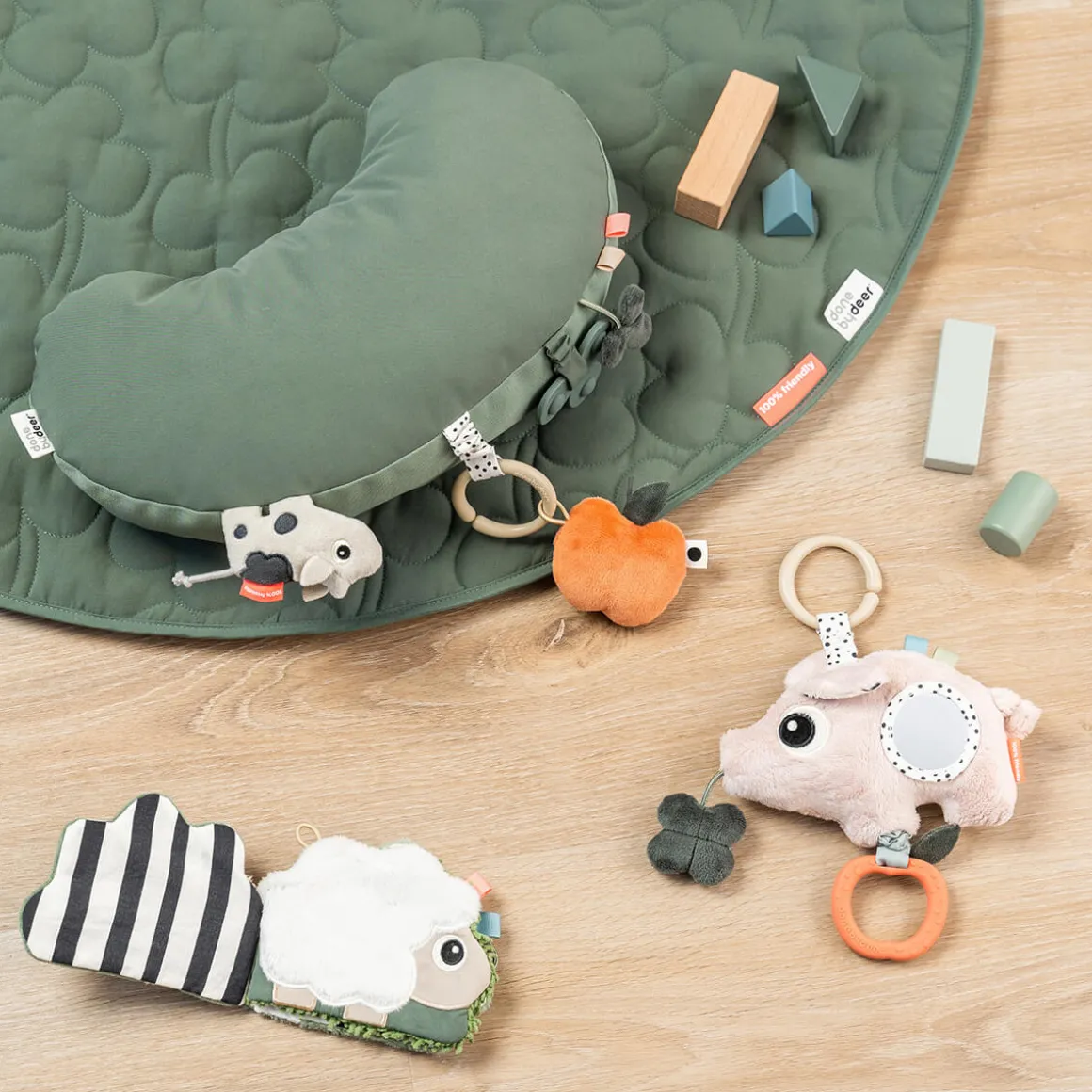 Tummy time activity pillow - Tiny farm - Green